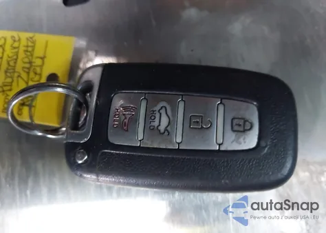 2012 Hyundai Genesis 3.8 z USA, uszkodzony, nr VIN KMHGC4DD7CU204491